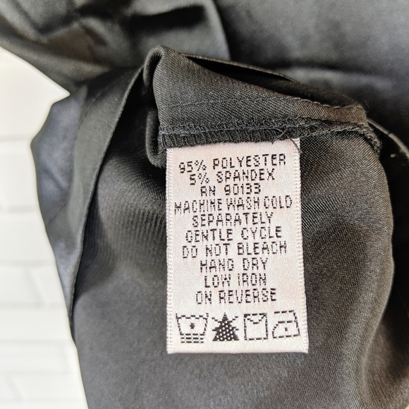 Simply Chloe Dao Black Tank Top - Picture 5 of 5